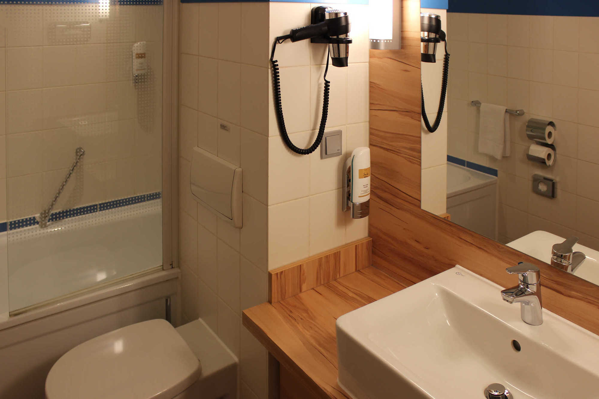 Quality Hotel, Star Inn Premium Bremen Ruang foto